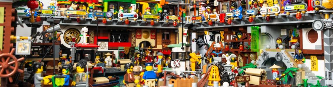 A dense LEGO town centre, with lots of minifigures and vendor stalls